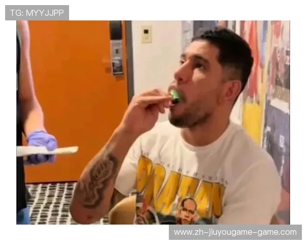 UFC重拳打碎护齿,你还在用普通护齿吗? UFC重拳打碎护齿,你还在用普通护齿吗?