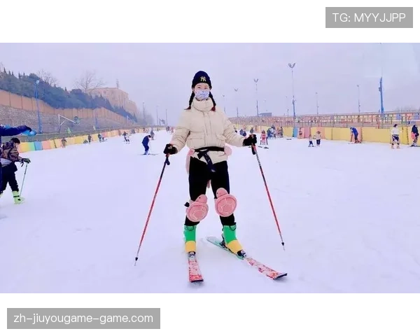 冰雪运动设备升级，滑雪服助力寒冷环境下的运动表现，冰道滑雪服